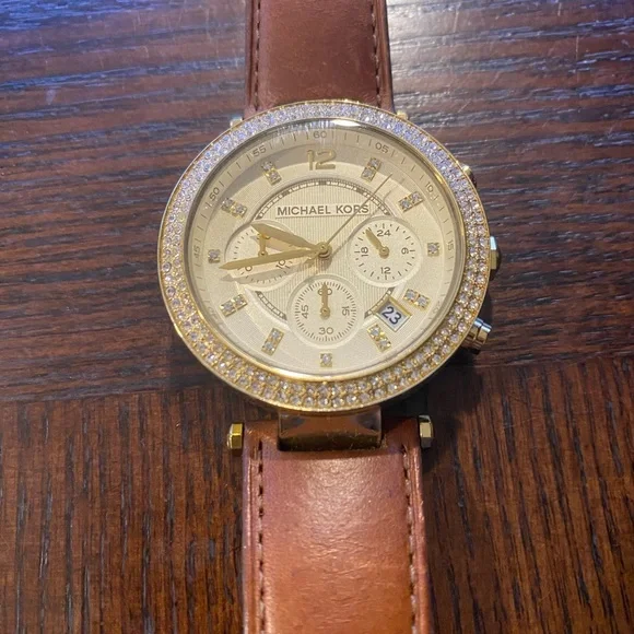 Michael Kors Women’s Watch - leather strap *needs battery - Picture 8 of 12